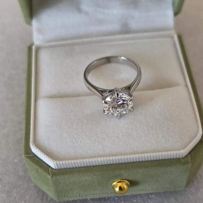 Diamantring på 3,01 carat og 18 karat hvitt gull i str. 53,5