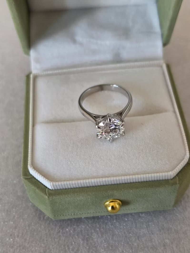 Diamantring på 3,01 carat og 18 karat hvitt gull i str. 53,5