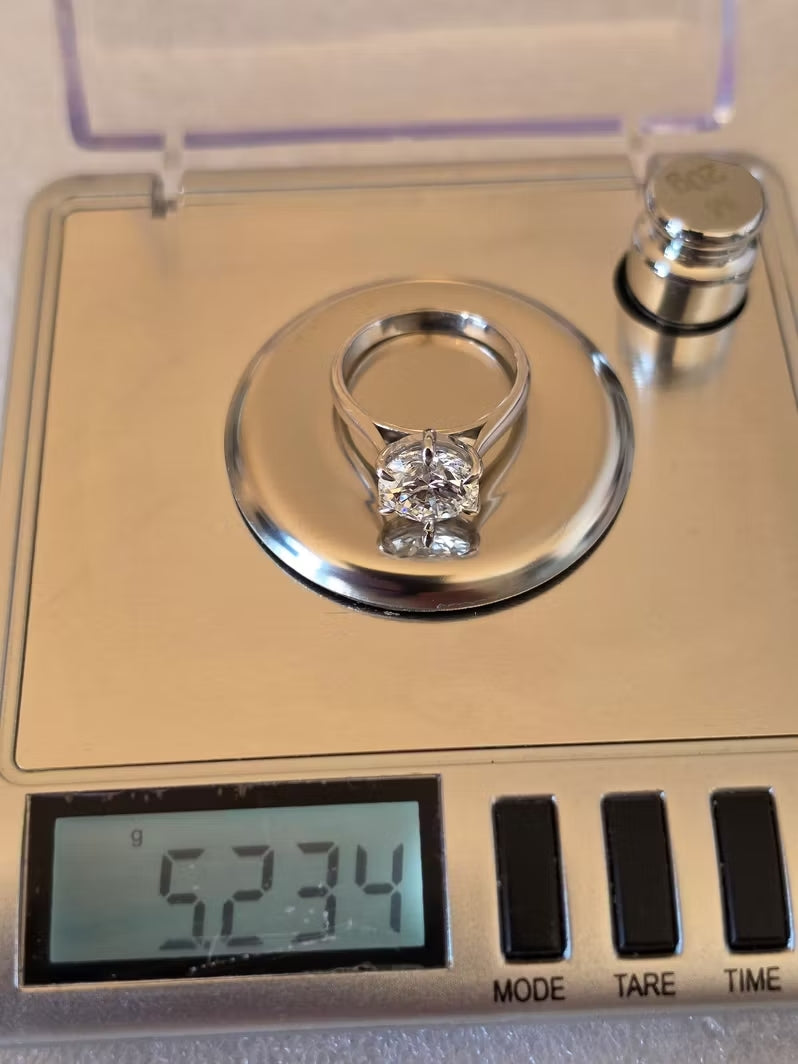 Diamantring på 3,01 carat og 18 karat hvitt gull i str. 53,5
